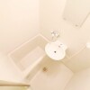 1K Apartment to Rent in Osaka-shi Tsurumi-ku Bathroom