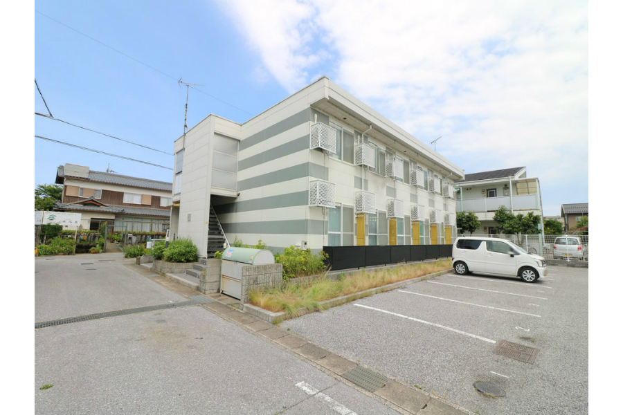 1K Apartment to Rent in Hikone-shi Exterior