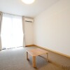 1K Apartment to Rent in Sakai-shi Kita-ku Living Room