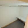 1K Apartment to Rent in Osaka-shi Higashiyodogawa-ku Storage