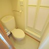 1K Apartment to Rent in Kasukabe-shi Toilet