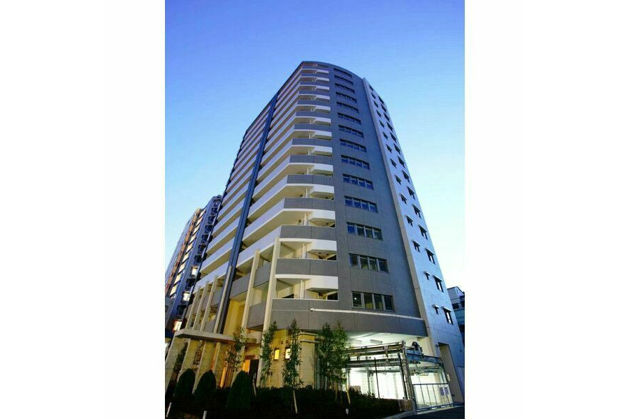 2LDK Apartment to Rent in Osaka-shi Chuo-ku Exterior