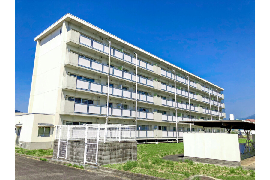 3DK Apartment to Rent in Kanonji-shi Exterior