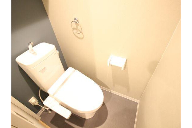 1LDK Apartment to Rent in Ikeda-shi Toilet