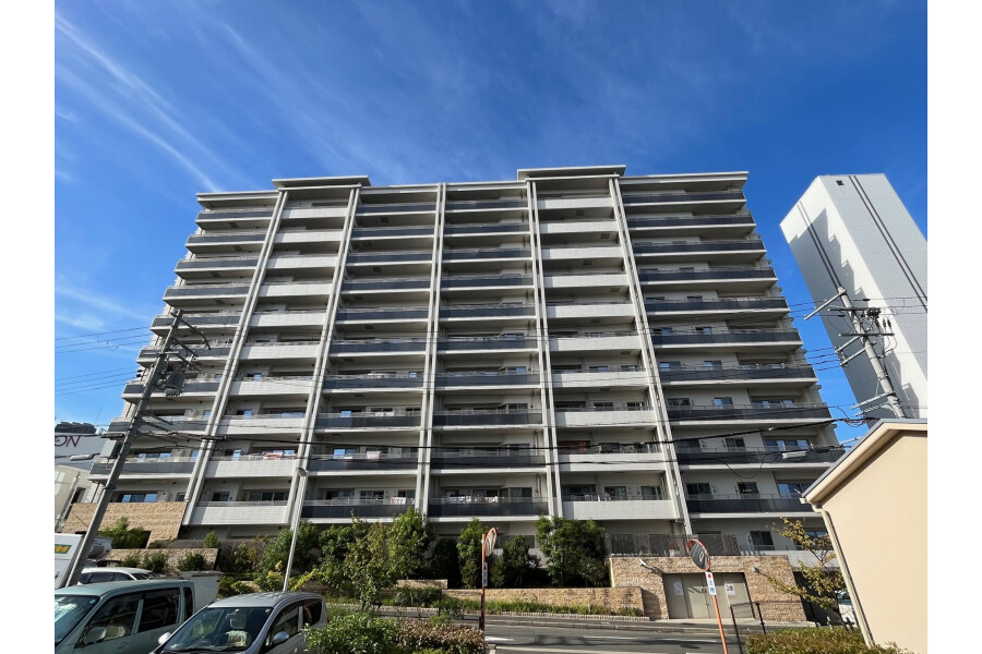 4LDK Apartment to Buy in Suita-shi Exterior