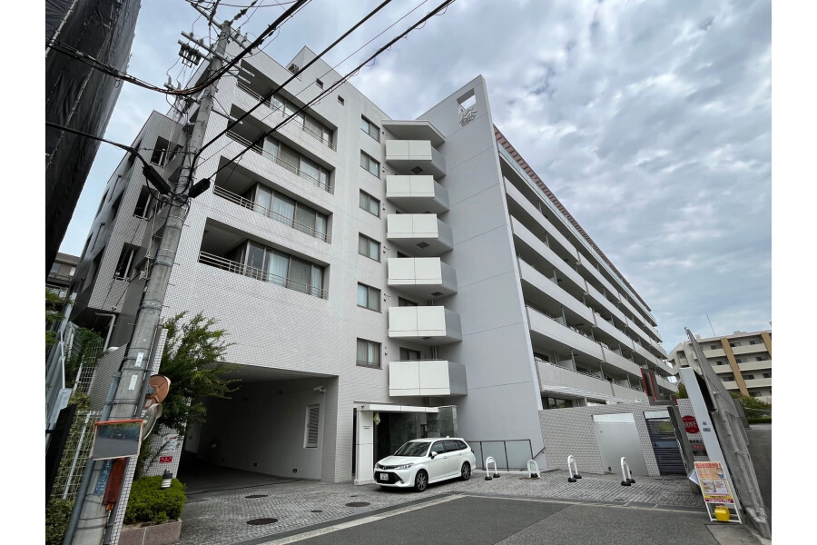3LDK Apartment to Buy in Suita-shi Exterior