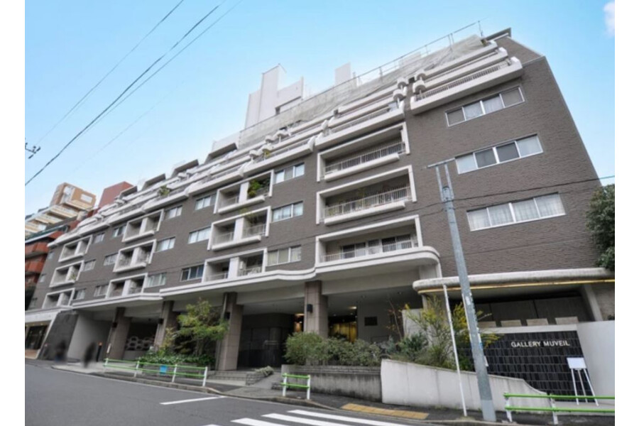 Shop Apartment to Buy in Minato-ku Exterior