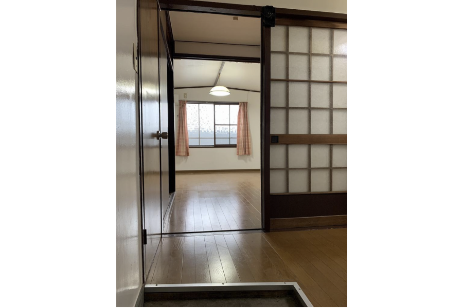 1K Apartment to Rent in Toyonaka-shi Living Room