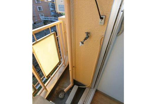 1R Apartment to Rent in Osaka-shi Yodogawa-ku Balcony / Veranda