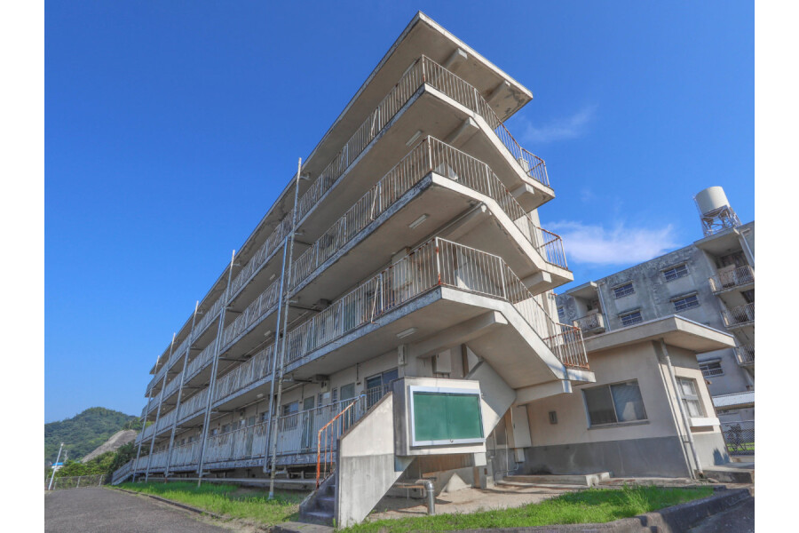 2K Apartment to Rent in Takehara-shi Exterior