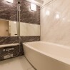 2LDK Apartment to Rent in Bunkyo-ku Bathroom