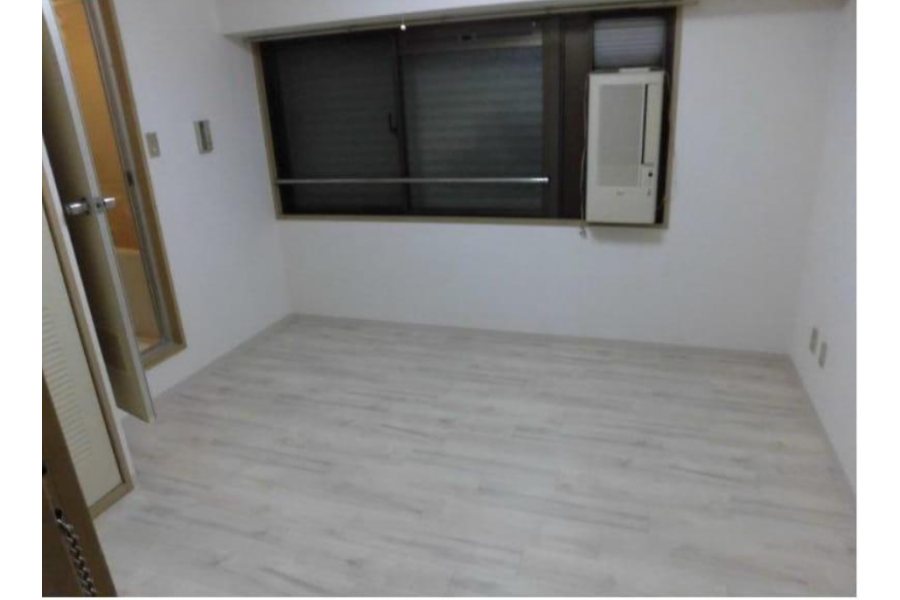 1R Apartment to Buy in Osaka-shi Nishi-ku Living Room