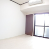 1K Apartment to Rent in Toyonaka-shi Living Room