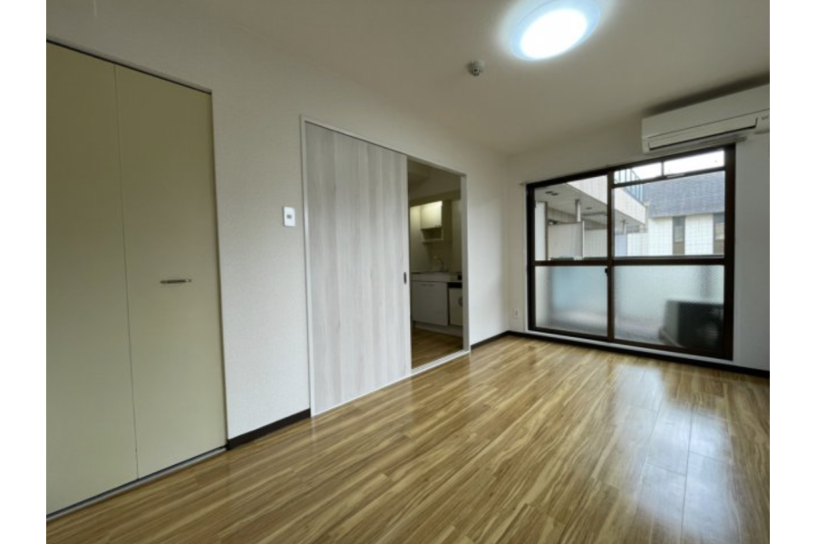 1DK Apartment to Rent in Osaka-shi Naniwa-ku Living Room
