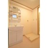 2LDK Apartment to Rent in Kawasaki-shi Nakahara-ku Washroom