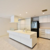 4LDK Apartment to Rent in Minato-ku Kitchen