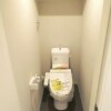 1LDK Apartment to Rent in Higashiosaka-shi Toilet