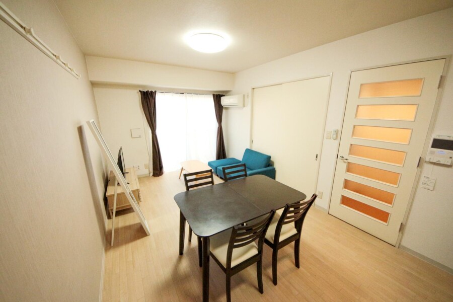 1LDK Apartment to Rent in Yokohama-shi Kanagawa-ku Living Room