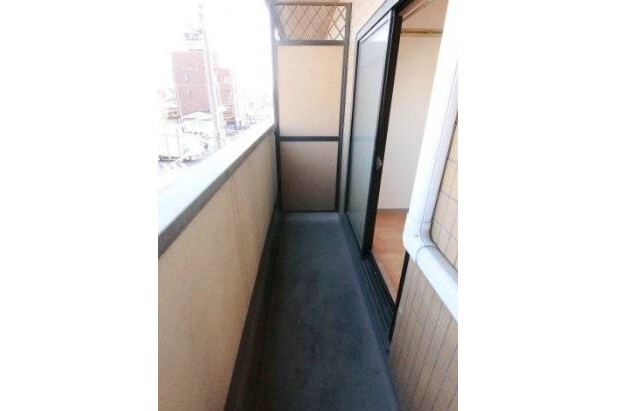 1R Apartment to Rent in Moriguchi-shi Balcony / Veranda
