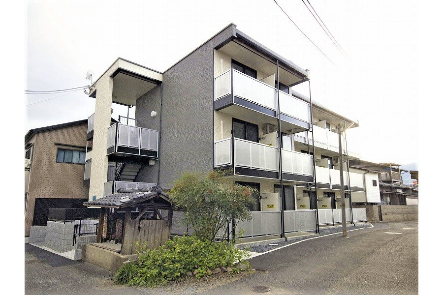 1K Apartment to Rent in Nagaokakyo-shi Exterior