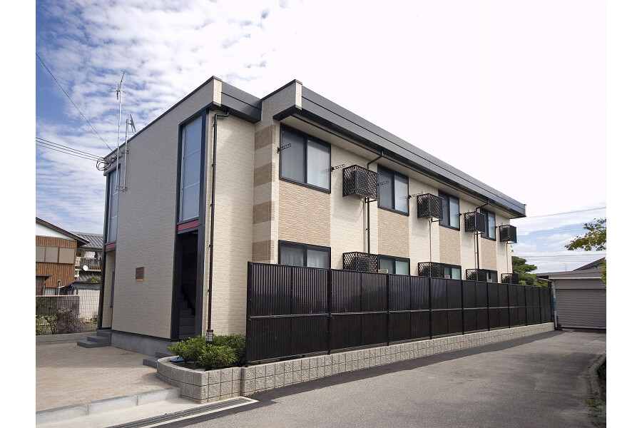 1K Apartment to Rent in Hikone-shi Exterior