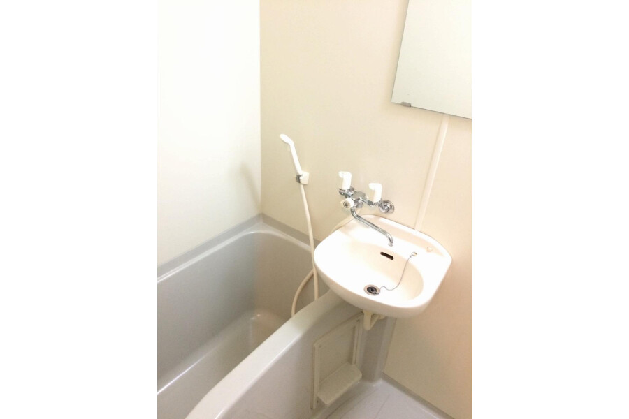 1R Apartment to Rent in Osaka-shi Kita-ku Bathroom
