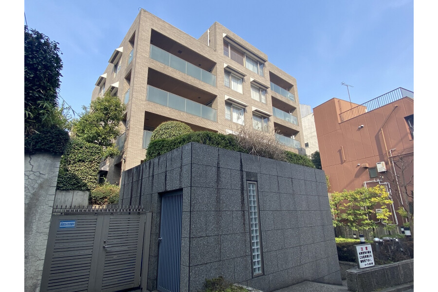 6LDK Apartment to Buy in Nakano-ku Exterior