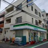 1K Apartment to Rent in Meguro-ku Convenience Store