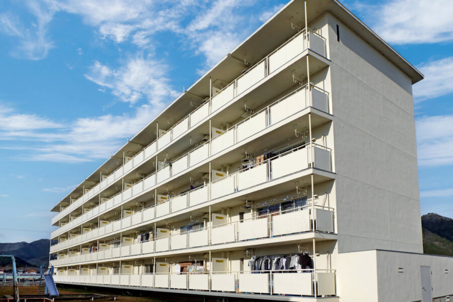 2DK Apartment to Rent in Tamba-shi Exterior