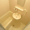 1K Apartment to Rent in Bunkyo-ku Bathroom