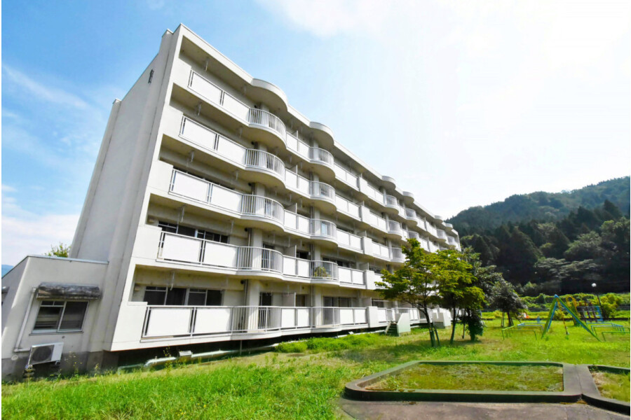 3DK Apartment to Rent in Katsuyama-shi Exterior