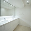 4LDK Apartment to Rent in Chiyoda-ku Washroom