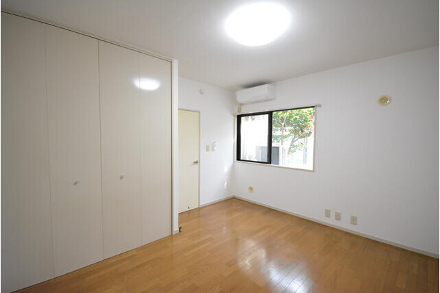 1DK Apartment to Buy in Shinjuku-ku Room