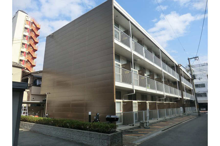 1K Apartment to Rent in Osaka-shi Higashinari-ku Exterior