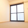 1K Apartment to Rent in Kobe-shi Hyogo-ku Living Room