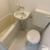 1R Apartment to Rent in Osaka-shi Naniwa-ku Bathroom