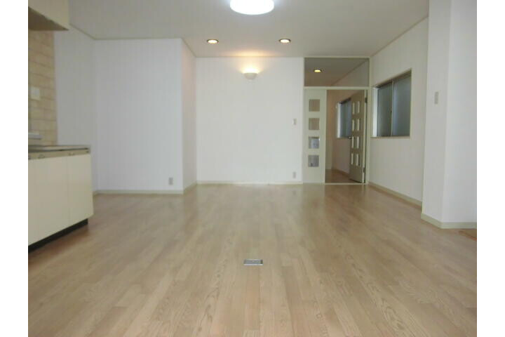 4LDK Apartment to Rent in Taito-ku Exterior