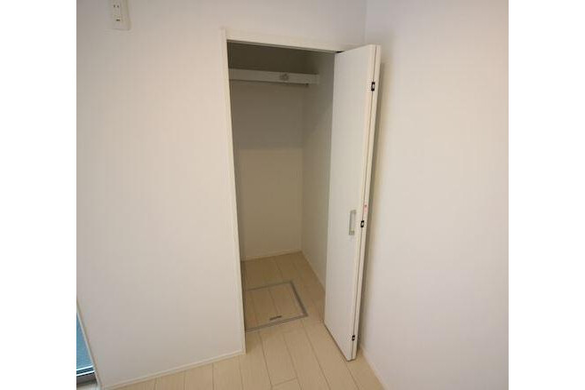 1LDK Apartment to Rent in Toyonaka-shi Equipment