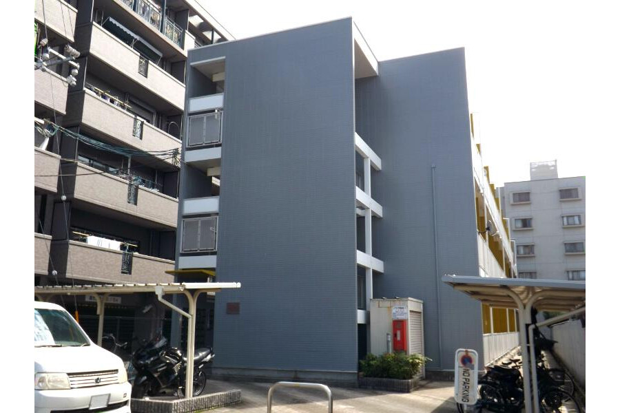 1K Apartment to Rent in Hiroshima-shi Higashi-ku Exterior