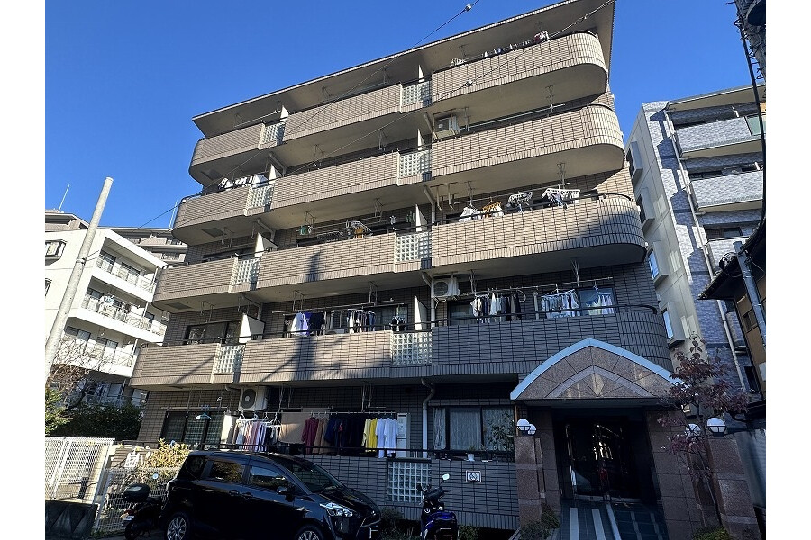 2LDK Apartment to Buy in Kawasaki-shi Takatsu-ku Exterior
