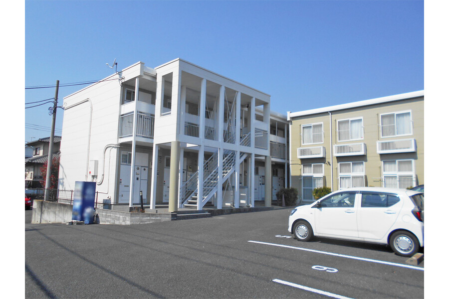 1K Apartment to Rent in Isehara-shi Exterior