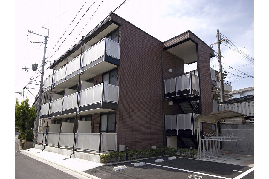 1K Apartment to Rent in Takatsuki-shi Exterior