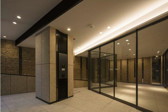 3LDK Apartment to Rent in Minato-ku Building Entrance