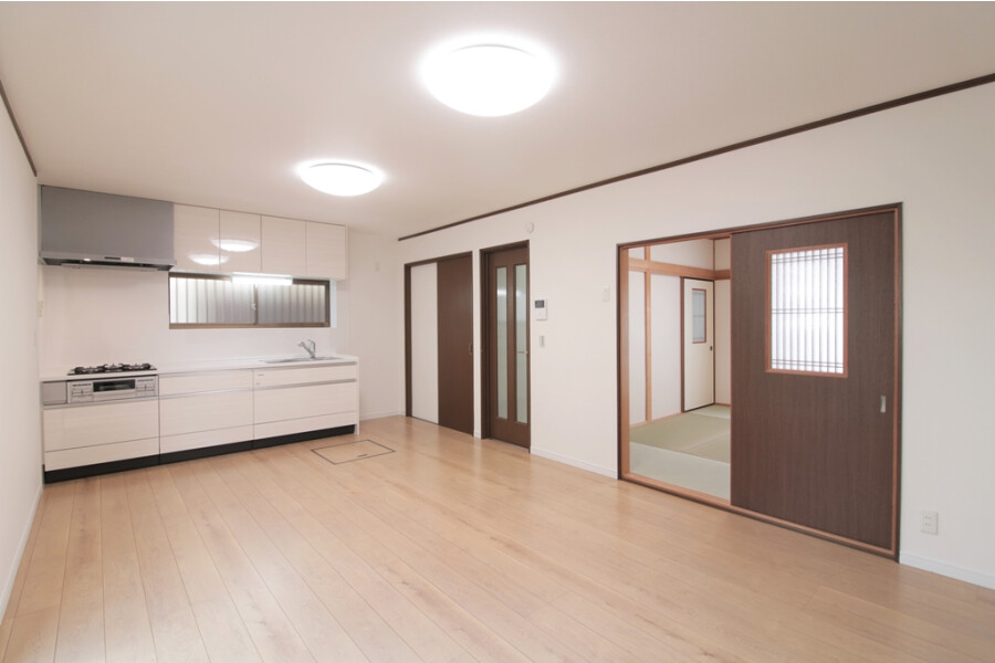 5LDK House to Buy in Katano-shi Living Room