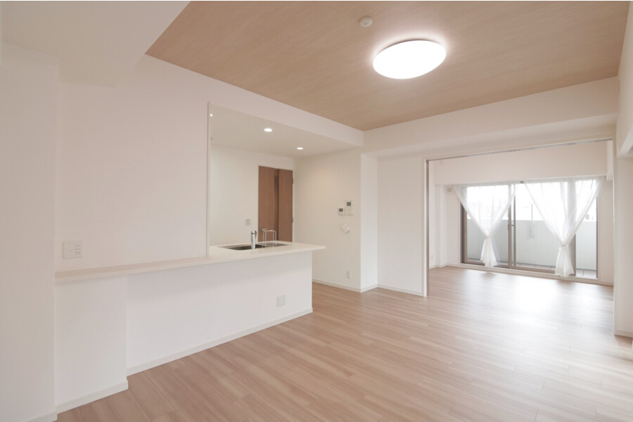 2LDK Apartment to Buy in Higashiosaka-shi Living Room
