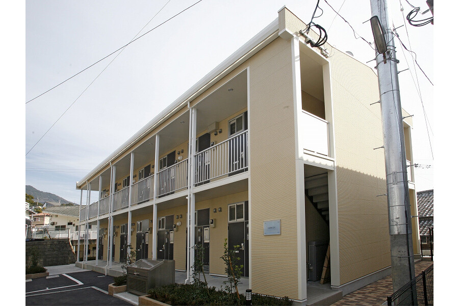 1K Apartment to Rent in Sasebo-shi Exterior