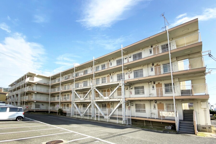 3DK Apartment to Rent in Katano-shi Exterior